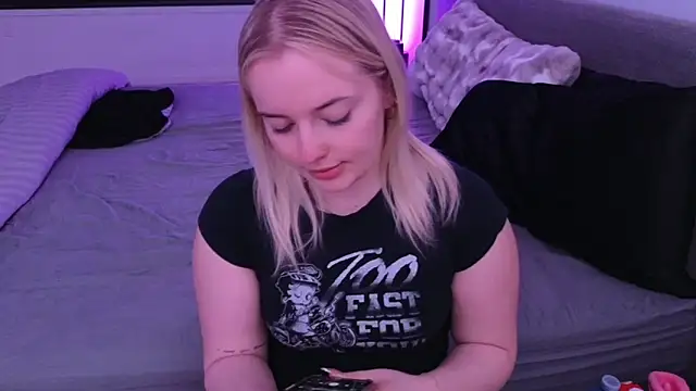 Snapshot of margot_robbie7 chatting on May 15, 2:18 am margot robbie7 online show from May 15, 2:18 am