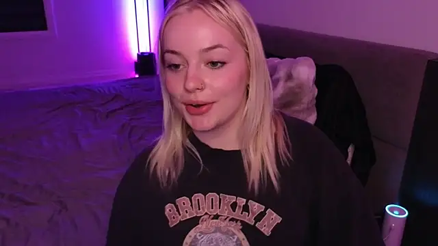 Snapshot of margot_robbie7 chatting on June 15, 2:25 am margot robbie7 online show from June 15, 2:25 am