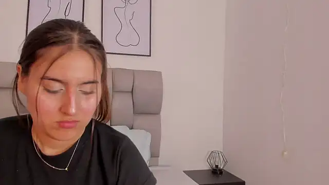 Hanna Evans   online show from September 14, 3:38 am