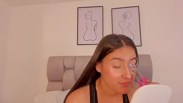 Hanna Evans   online show from September 16, 12:28 pm