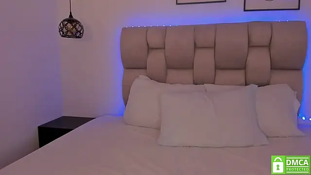 Hanna Evans   online show from April 21, 12:22 pm