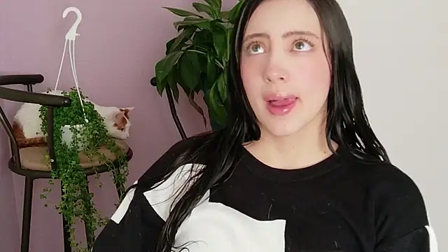 Rebbecawhite meow online show from April 5, 5:10 pm