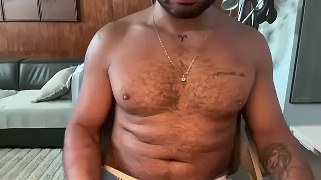 Snapshot of TopRaw3 chatting on September 18, 1:35 pm TopRaw3 online show from September 18, 1:35 pm