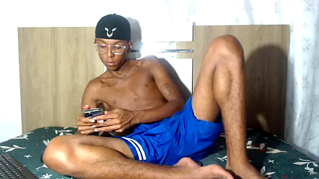 Snapshot of DavidLondo chatting on June 13, 7:06 am DavidLondo online show from June 13, 7:06 am
