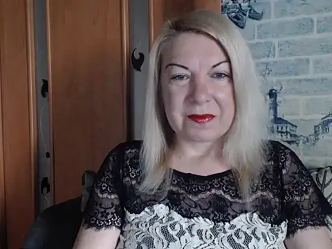 Lillia Ray online show from June 3, 7:00 am