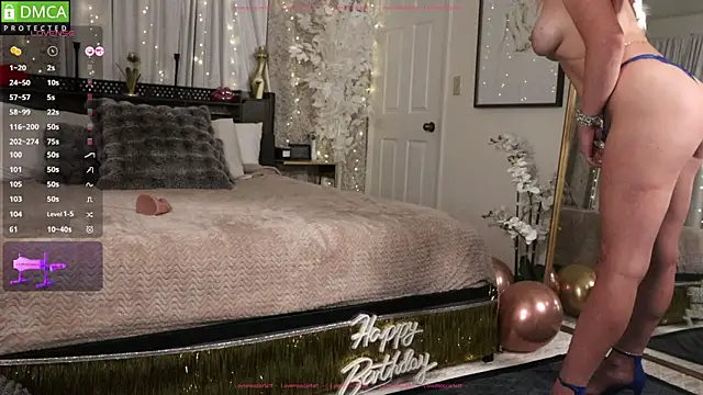 Snapshot of LoveMoScarlett chatting on October 16, 11:33 am LoveMoScarlett online show from October 16, 11:33 am