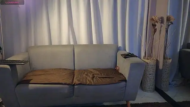 YuliethPetite online show from March 3, 12:00 pm