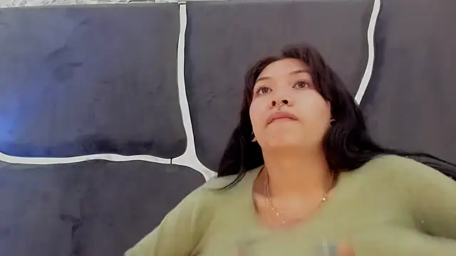 LauryAndNarem69 online show from March 20, 7:25 pm