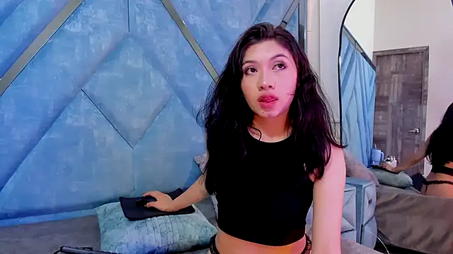 LauryAndNarem69 online show from October 12, 6:56 am