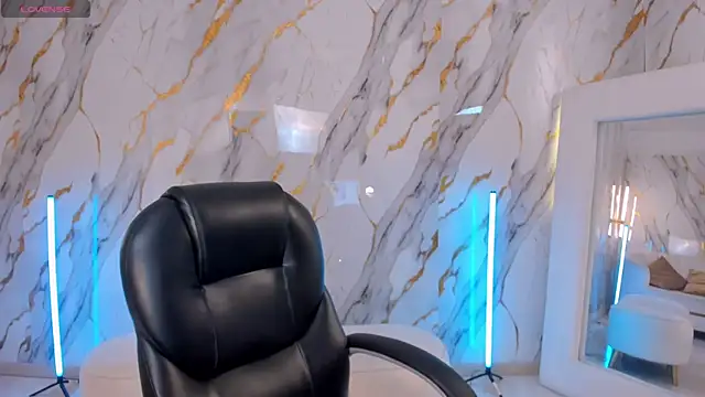 CandaseRussell online show from November 26, 7:37 pm