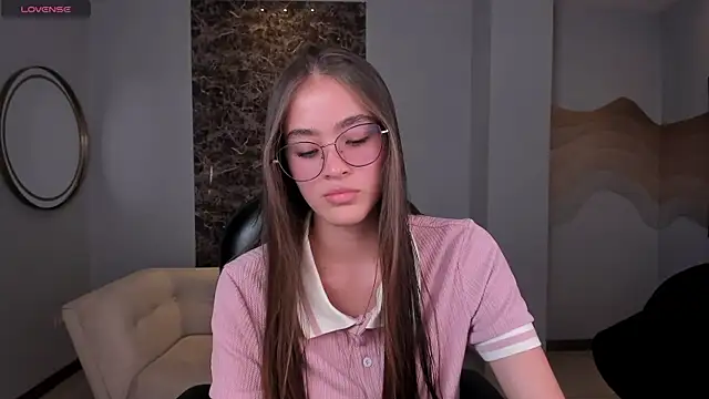 MaiaCollins online show from October 4, 5:22 pm