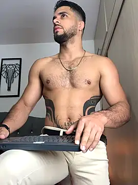 Maximiliano ford online show from October 19, 9:43 am