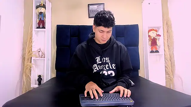 Jhojan twink online show from October 10, 12:04 pm