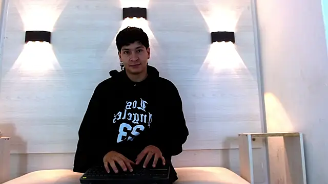 Jhojan twink online show from December 4, 12:03 pm