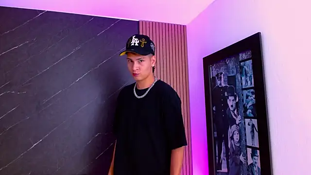 Jhojan twink online show from April 17, 3:31 am