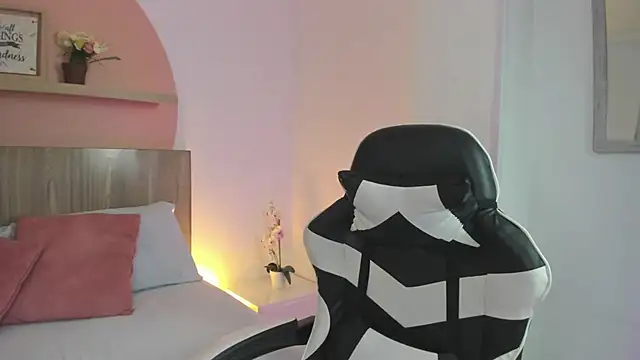 Snapshot of nina_blake chatting on October 7, 2:31 am nina blake online show from October 7, 2:31 am