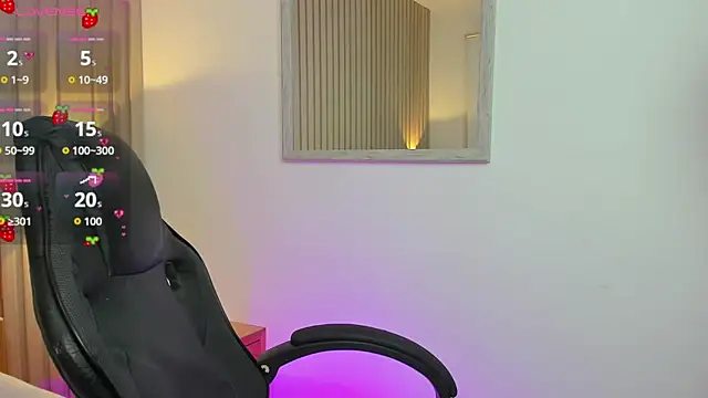 Snapshot of nina_blake chatting on October 10, 7:35 pm nina blake online show from October 10, 7:35 pm