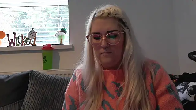 Sizzling Indie36 online show from October 14, 9:32 am