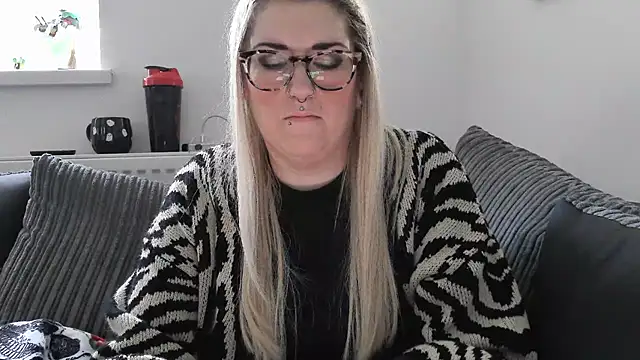 Sizzling Indie36 online show from November 18, 2:54 pm