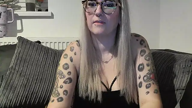 Sizzling Indie36 online show from December 5, 6:59 pm