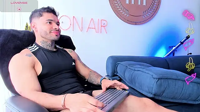 thiagoferrari2 online show from October 23, 5:01 pm
