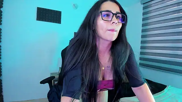 hannarusso online show from April 16, 9:39 pm