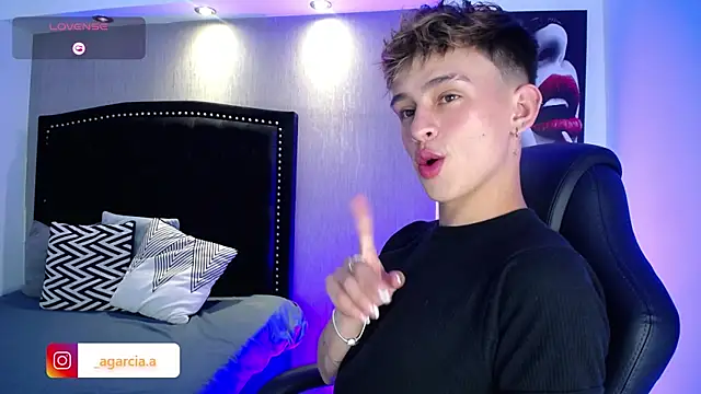 LiamWildx20 online show from April 9, 4:45 am