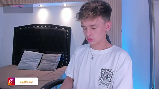 LiamWildx20 online show from April 17, 3:31 am