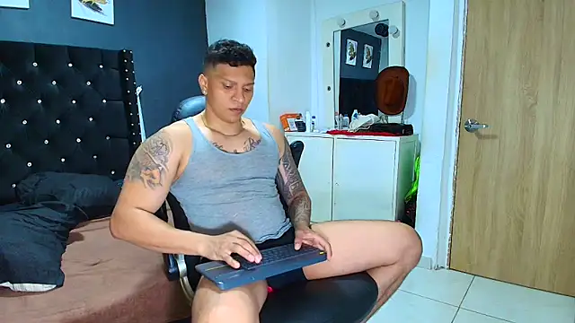 ethan dalton  online show from April 14, 3:23 am