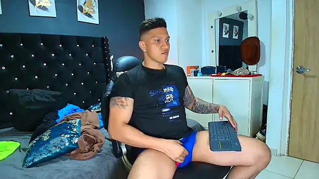 ethan dalton  online show from April 22, 3:42 am