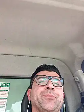 Snapshot of Maurzio@xh chatting on April 16, 11:00 am Maurzioxh online show from April 16, 11:00 am