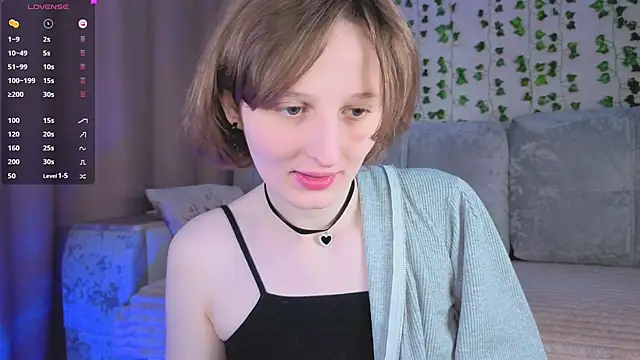 Snapshot of c0ralynx chatting on April 29, 2:10 pm c0ralynx online show from April 29, 2:10 pm