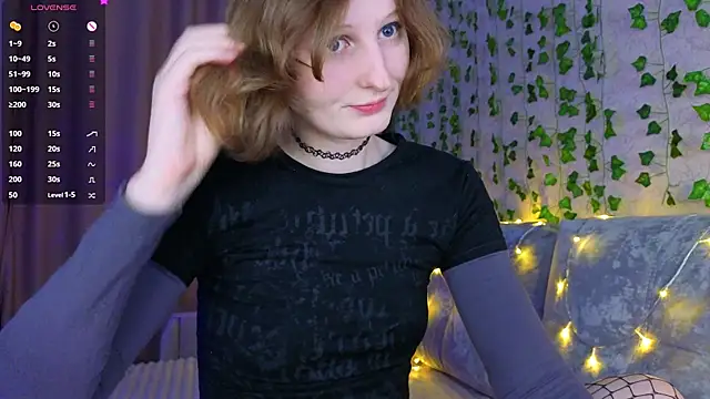 Snapshot of c0ralynx chatting on June 2, 12:23 am c0ralynx online show from June 2, 12:23 am