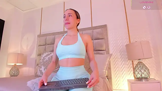 Snapshot of laurencarter1 chatting on November 8, 3:29 am laurencarter1 online show from November 8, 3:29 am