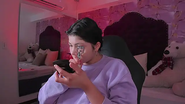 Snapshot of abby_roux chatting on November 8, 3:50 am abby roux online show from November 8, 3:50 am