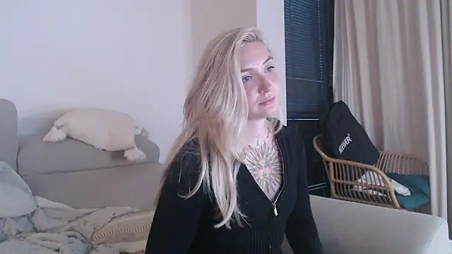 tattoobbgirl online show from October 25, 5:19 pm