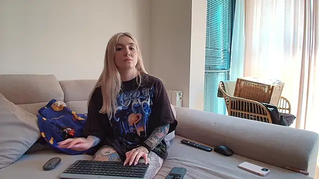 tattoobbgirl online show from April 22, 2:18 pm