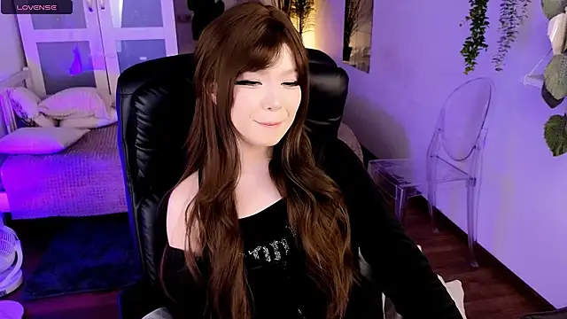 Snapshot of maddymystie chatting on April 26, 1:53 pm maddymystie online show from April 26, 1:53 pm