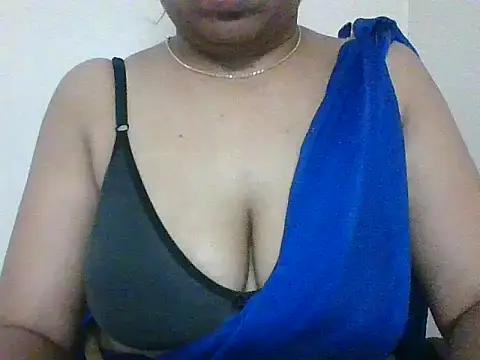 Snapshot of snehashreyatamil chatting on December 5, 7:50 am snehashreyatamil online show from December 5, 7:50 am