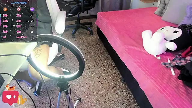 cherryboom23 online show from April 12, 6:02 pm