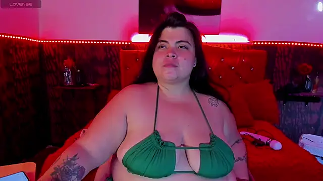 Snapshot of dirtyBBWplay chatting on May 6, 9:42 pm dirtyBBWplay online show from May 6, 9:42 pm