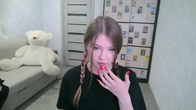 Snapshot of GinnyBlacky chatting on June 18, 8:46 pm GinnyBlacky online show from June 18, 8:46 pm