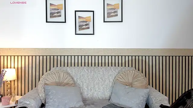 hanna mils online show from February 12, 4:18 am