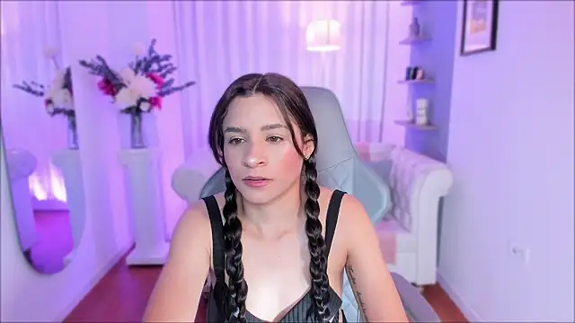 Snapshot of hanna_mils chatting on May 1, 11:48 am hanna mils online show from May 1, 11:48 am