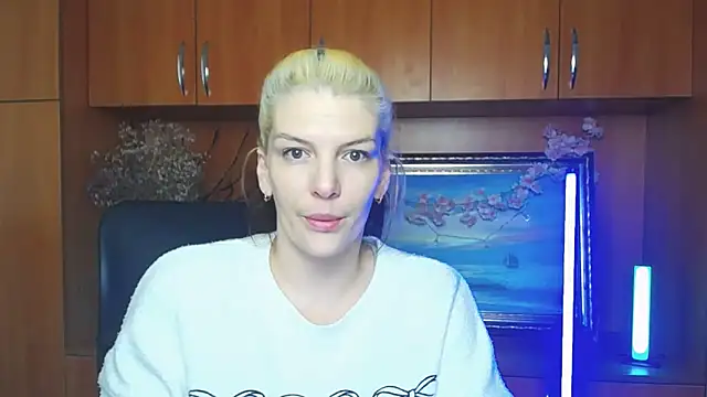 VanessaRey  online show from April 8, 7:08 am