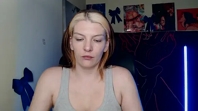 VanessaRey  online show from April 14, 4:24 pm