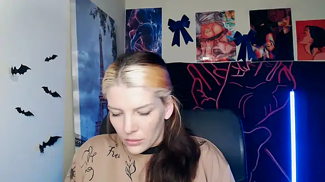 VanessaRey  online show from April 18, 5:55 am