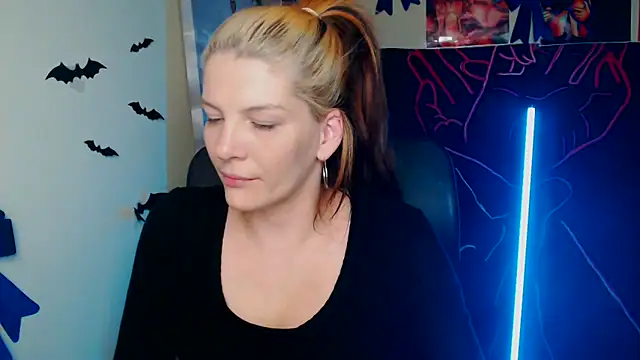 VanessaRey  online show from April 20, 6:16 am