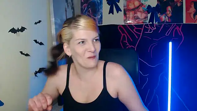 VanessaRey  online show from April 21, 4:45 pm