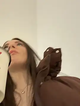 MilaBee online show from April 21, 6:52 am